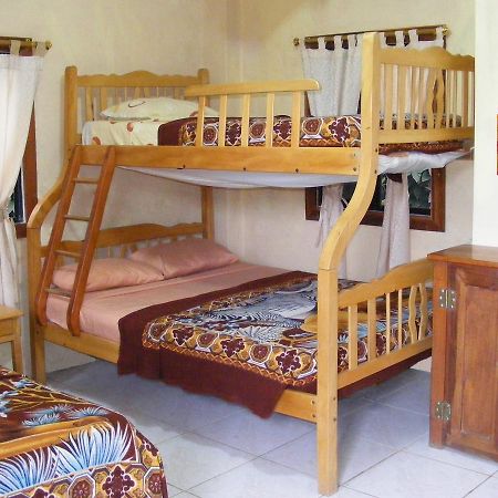 Hostal Maxima Puerto López Buitenkant foto
