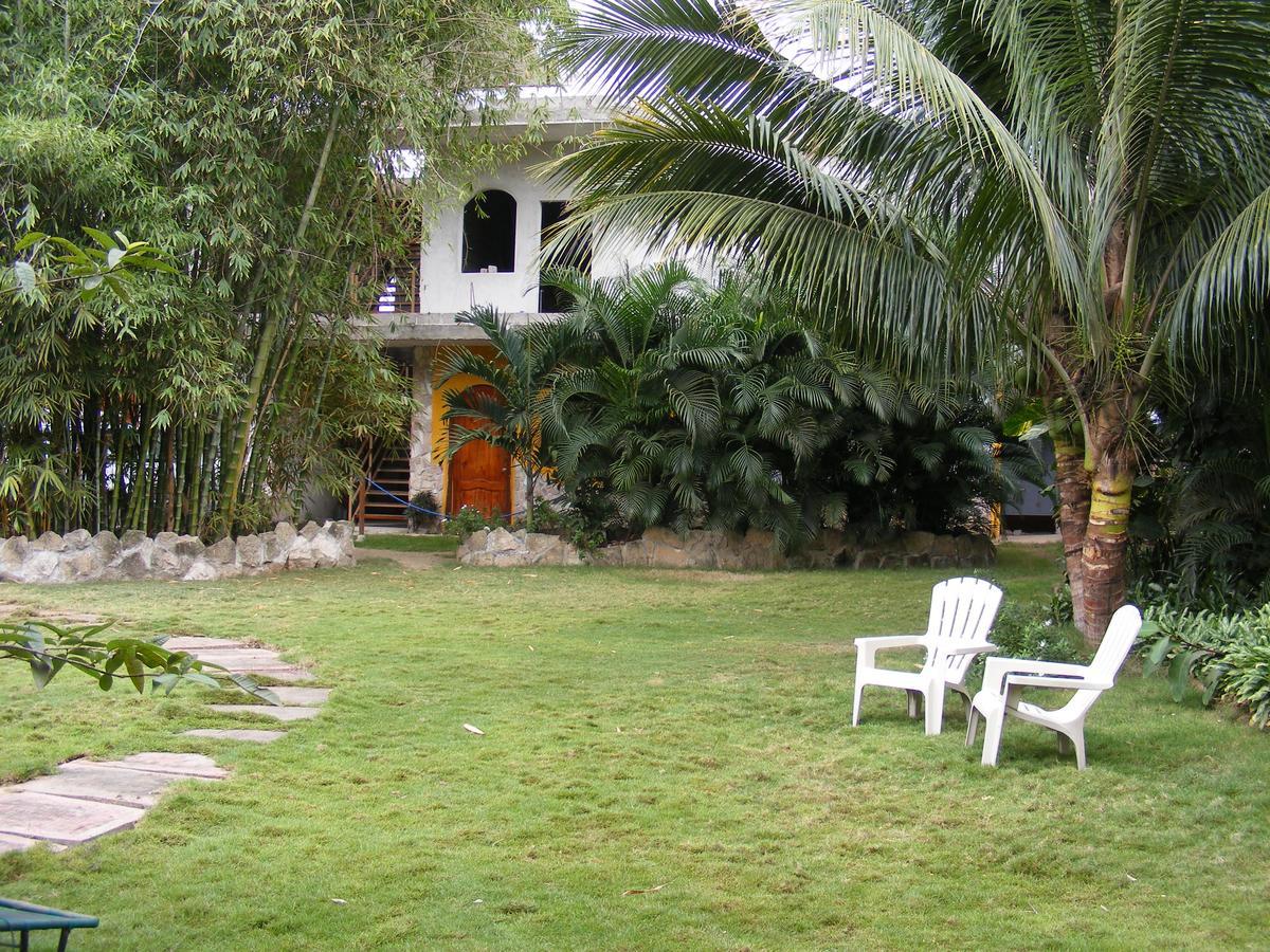 Hostal Maxima Puerto López Buitenkant foto