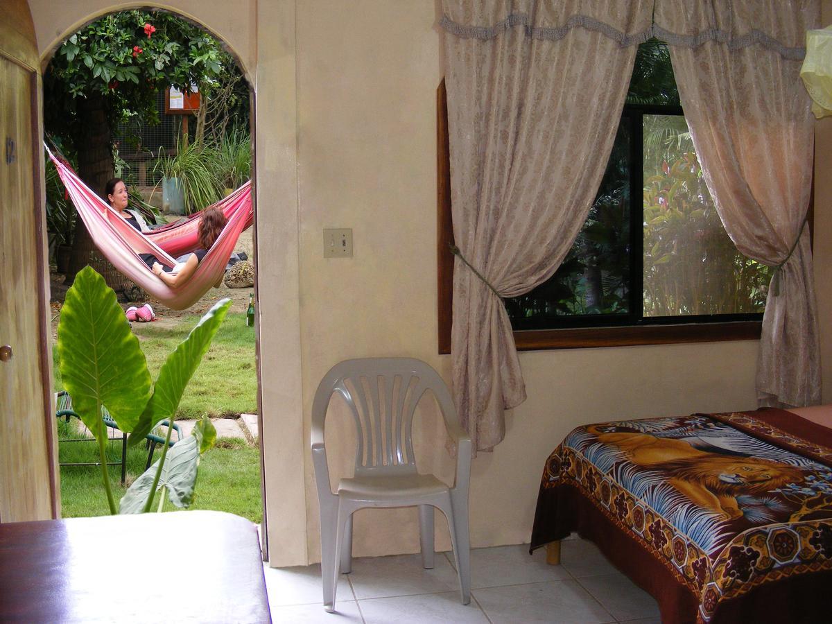 Hostal Maxima Puerto López Buitenkant foto