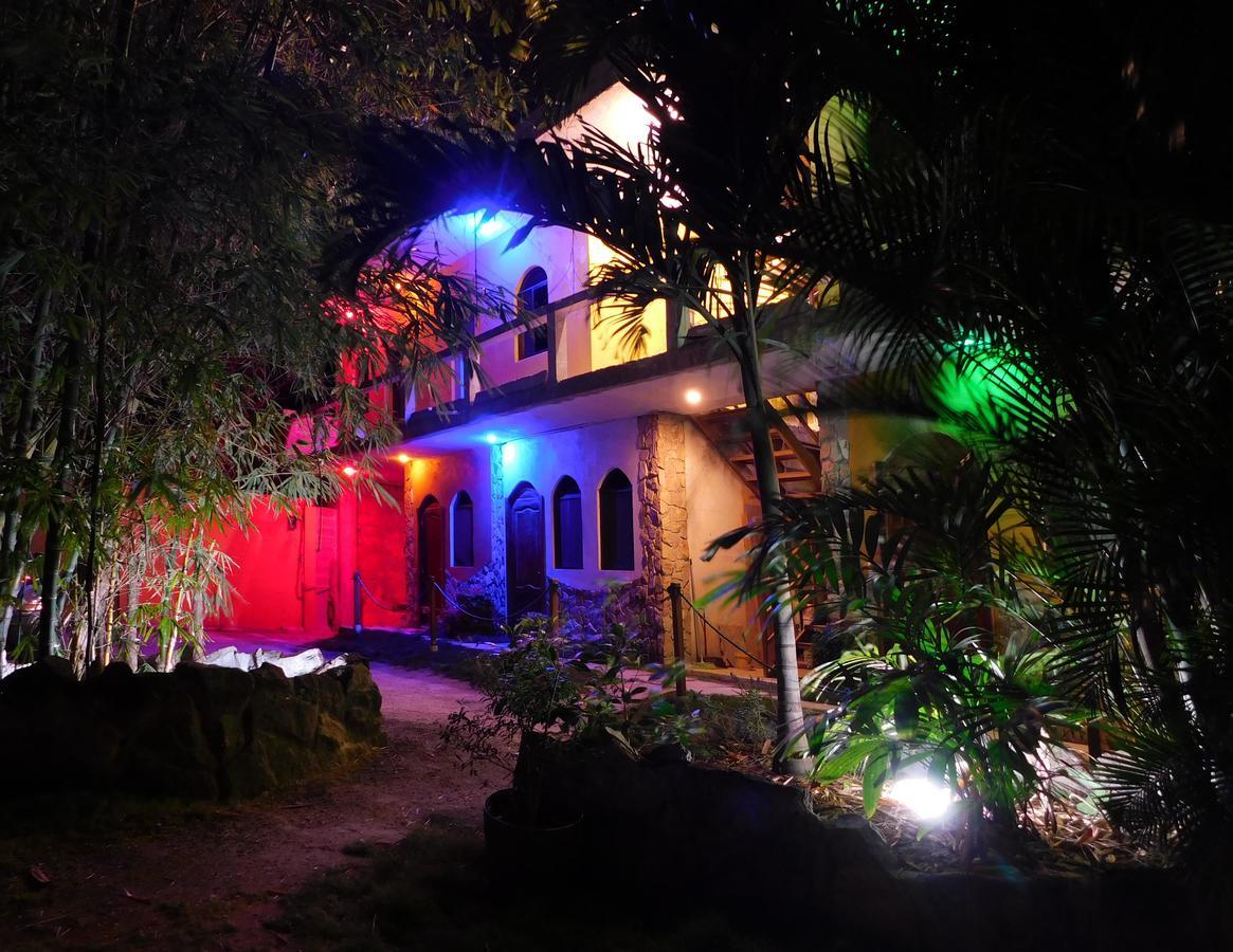 Hostal Maxima Puerto López Buitenkant foto
