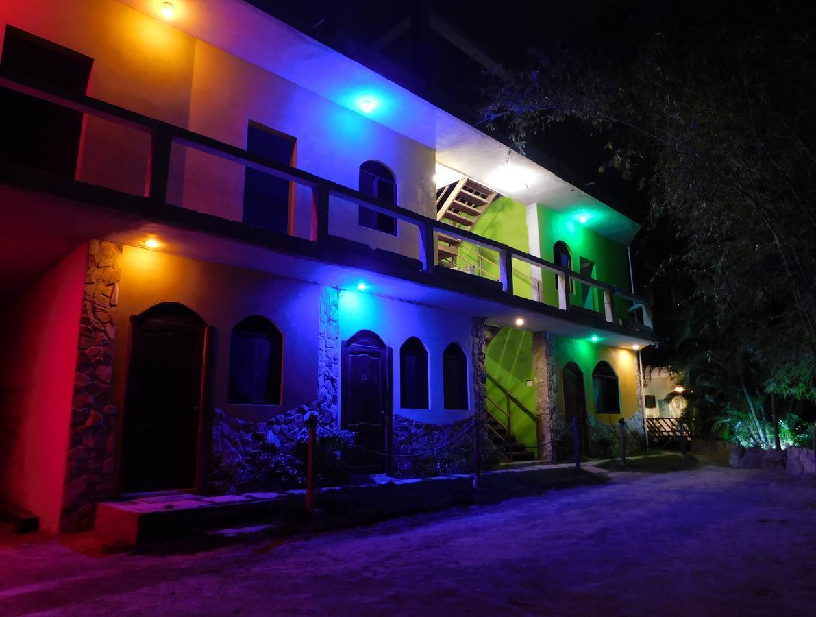 Hostal Maxima Puerto López Buitenkant foto