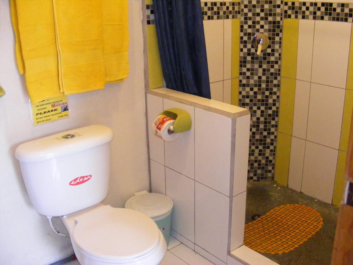 Hostal Maxima Puerto López Buitenkant foto