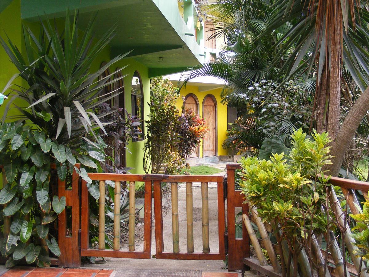Hostal Maxima Puerto López Buitenkant foto