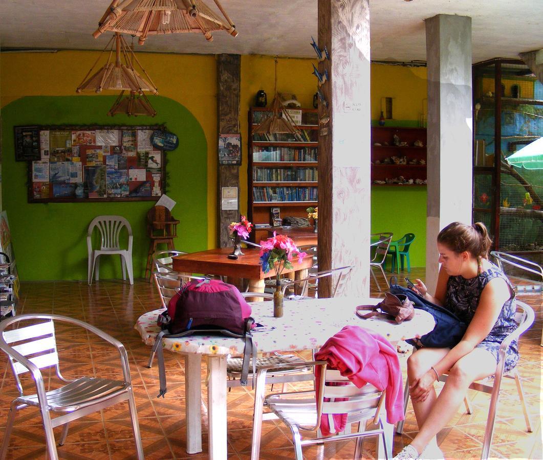Hostal Maxima Puerto López Buitenkant foto